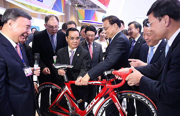 2016年3月23日，李克强总理向湄公河国家领导人举荐ZGL神鹰碳纤维自行车。