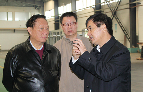 2011年11月26日，中国工程院院士、生物化工专家欧阳平凯一行考察中复神鹰碳纤维公司