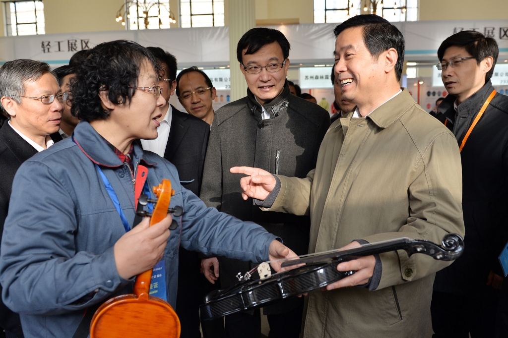 2013年12月20-22日，在“江苏产品万里行”活动中，时任江苏省副省长史和平肯定碳纤维系列产品。