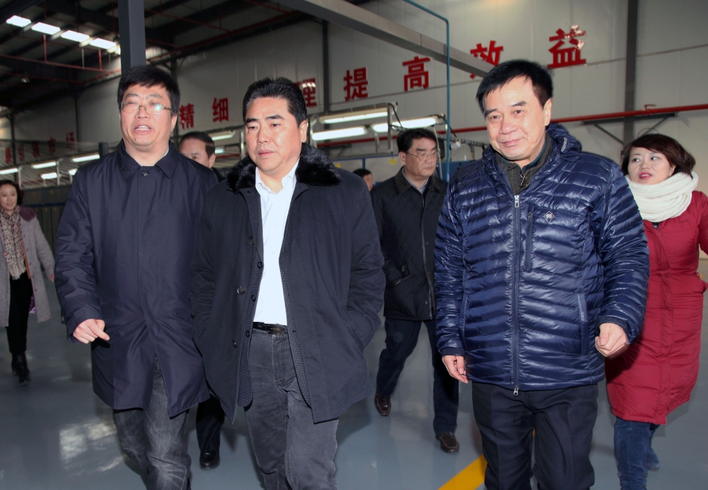 2015年12月29日时任连云港市长项雪龙到鹰游集团神鹰碳纤维公司调研