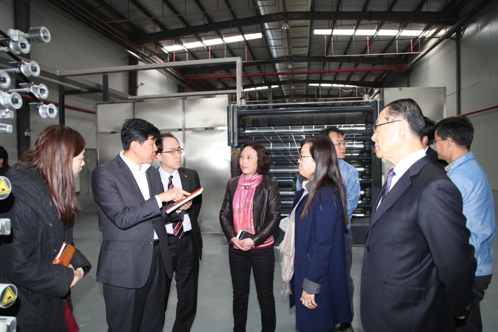2015年3月26日，韩国sk集团有关人员来到中复神鹰碳纤维有限责任公司参观考察。