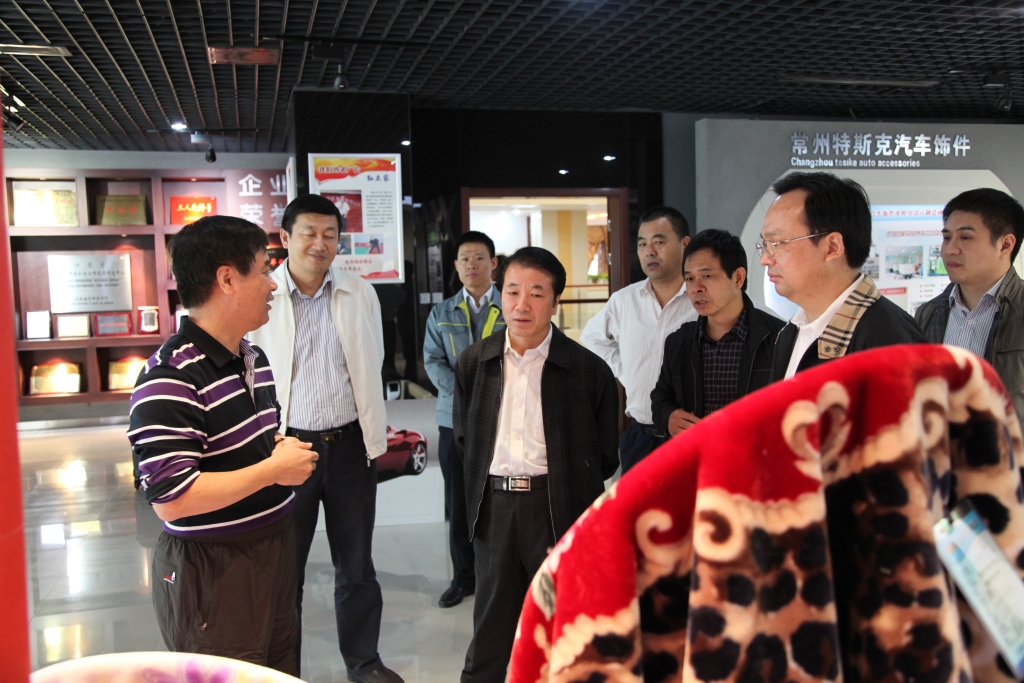 2012年10月23日下午，省经信委副主任高清一行来到市工业企业代表——鹰游集团参观调研。