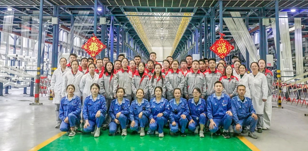 以“中国强度”锻造大国筋骨：中复神鹰西宁公司青年团队问鼎中国青年五四奖章集体
